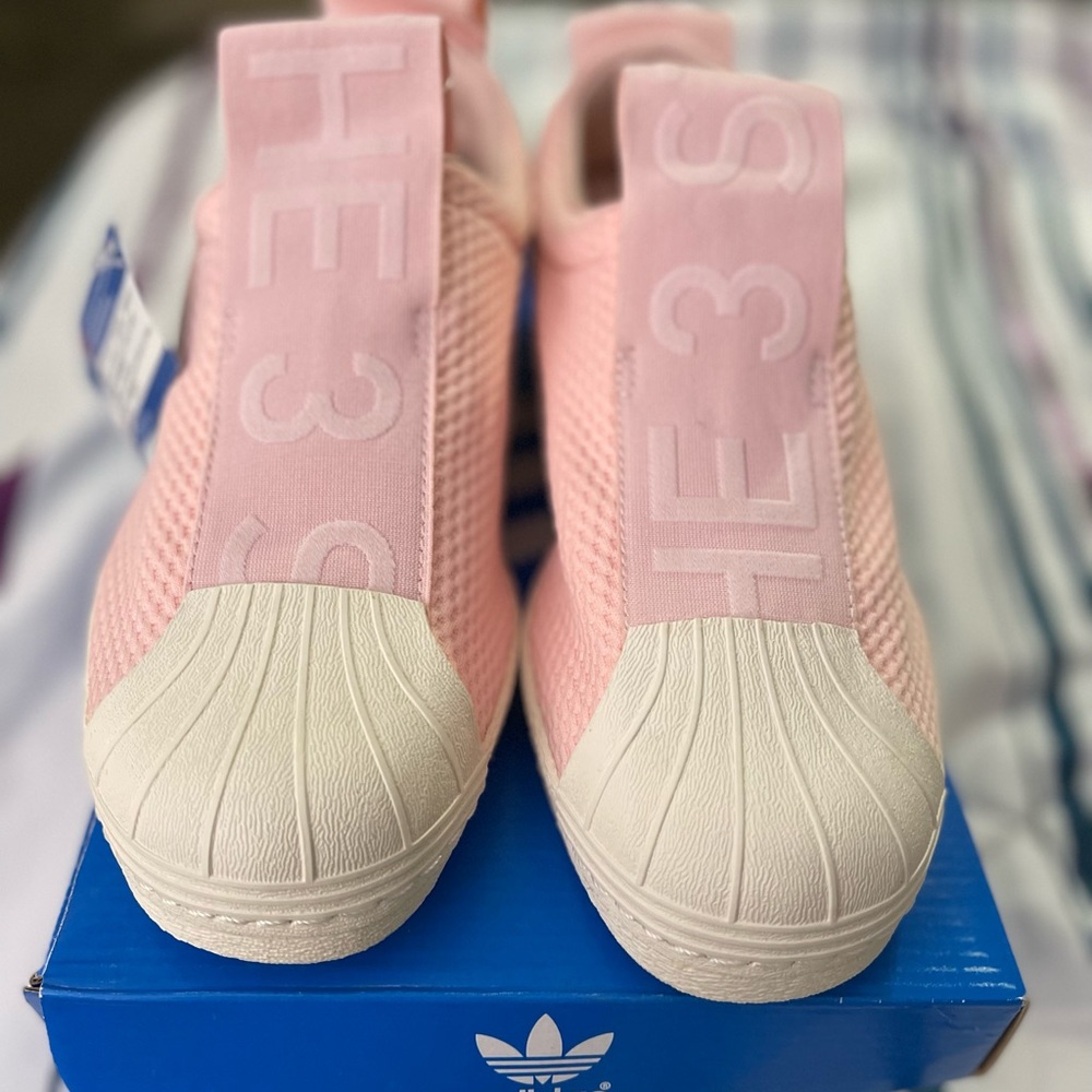 Superstar BW35 Slip on. Women size 8. Ice pink color